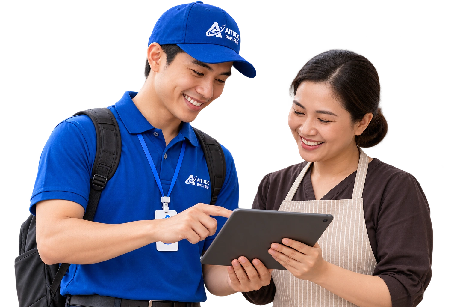 Nhân viên thị trường và chủ đại lý cùng xem máy tính bảng